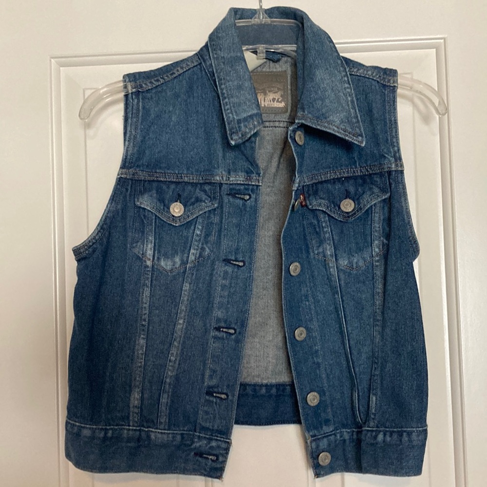Levi’s denim vest-size small-New!